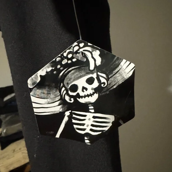 Colorful Skull Graphic T-Shirt - Picture 3 of 4